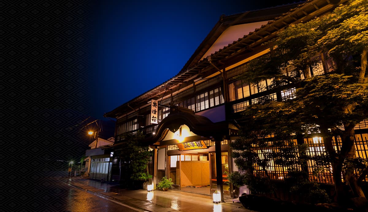 奥津荘In the tranquility deep in the mountainimmerse in traditional Japanese hospitality,and a hotspring of unparallelled quality - in reverie of old samurai days ....